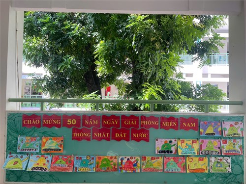 Bé vẽ tranh Chào mừng 50 năm Ngày Giải phóng miền Nam Thống nhất Đất nước