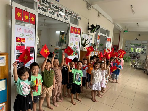 Hoạt động Chào mừng Kỷ niệm 50 năm ngày Giải phóng miền Nam, thống nhất đất nước (30/4/1975 - 30/4/2025) tại lớp Chồi 3