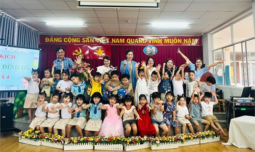 Các bạn lớp Lá 4 trong Hội thi bé kể truyện theo sách năm học 2024-2025