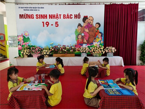Các bé lớp Chồi 4 vẽ tranh Bác Hồ nhân dịp kỷ niệm 135 năm ngày sinh Chủ tịch Hồ Chí Minh ( 19/5/1890 - 19/5/2025)