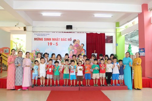 Các bé lớp Chồi 1 tham gia lễ hội mừng sinh nhật Bác. Nhân dịp kỷ niệm ngày sinh Chủ tịch Hồ Chí Minh (19/5/1890 - 19/5/20250