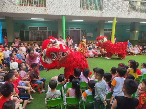 Bé vui đón tết năm 2025