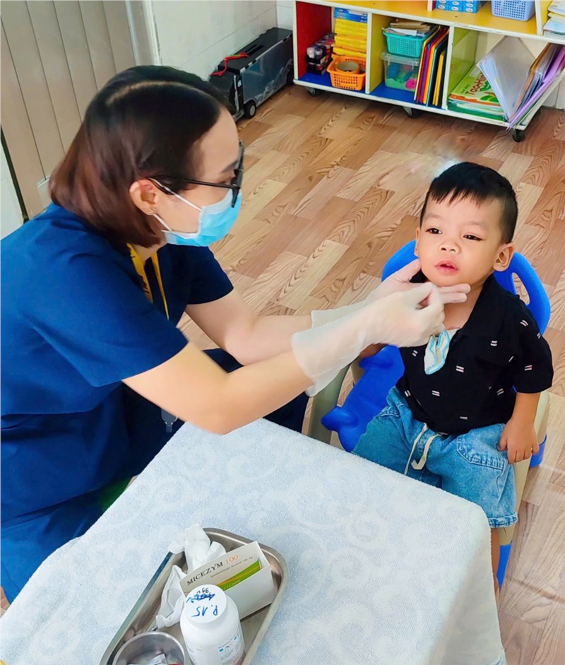 Tổ chức cho trẻ dưới 36 tháng tuổi uống Vitamin A