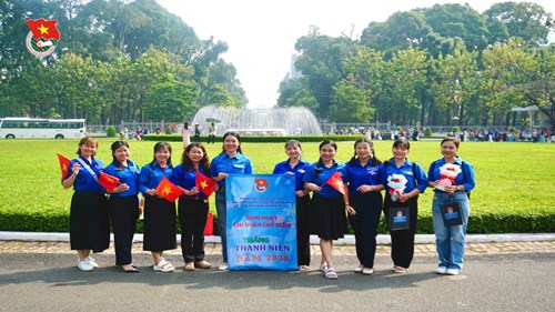 Chi đoàn Mầm non 15 tổ chức sinh hoạt chi đoàn chủ điểm tháng thanh niên năm 2025 tại Dinh Độc Lập