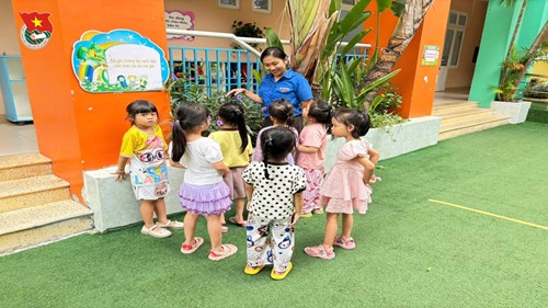 Hưởng ứng tháng thanh niên năm 2025, tất cả đoàn viên Chi đoàn Mầm non 15 mặc áo thanh niên vào thứ 3 hàng tuần