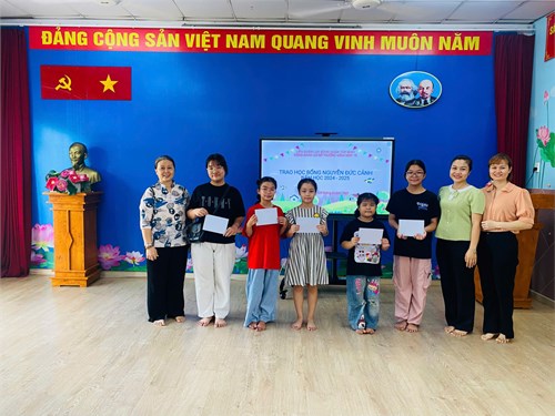 Công đoàn cơ sở trường Mầm non 15 tổ chức trao học bổng Nguyễn Đức Cảnh cho con công đoàn viên trong đơn vị