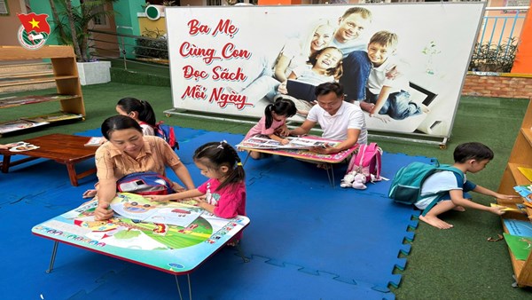 Chi đoàn phối hợp cùng trường Mầm non 15 hưởng ứng  Ngày Sách và Văn hóa đọc Việt Nam  lần thứ 4 năm 2025