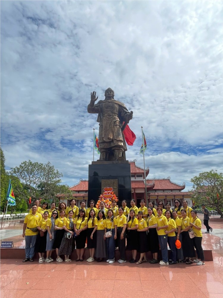 CĐCS trường Mầm non 15 về nguồn kết hợp tham quan nghỉ mát năm học 2024 - 2025 tại Bình Định - Phú Yên