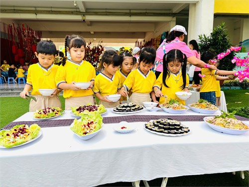 Tiệc buffet chào xuân ất tỵ 2025 của các bé trường mầm non 19/8
