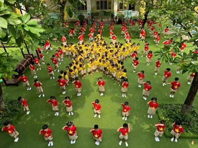 Thể dục đồng diễn của các bé trường mầm non 19/8, nhân kỷ niệm 50 năm giải phóng miền nam thống nhất đất nước