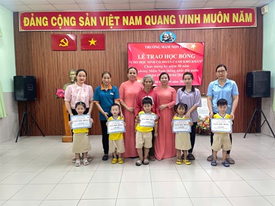 Lễ Trao Học Bổng Cho Học Sinh Có Hoàn Cảnh Khó Khăn - Kỷ Niệm 50 Năm Giải Phóng Miền Nam, thống nhất đất nước (30/4/1975 - 30/4/2025)