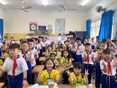 Các bé khối Lá tham quan trường Tiểu học Xuân Thới Thượng, năm học 2024 - 2025.