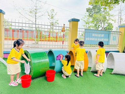 Hoạt động lao đông vệ sinh của các bé trường mầm non 19/8