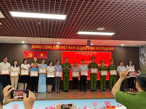 Chúc mừng Trường Mầm non 19/8 đã đạt thành tích   Đơn vị điên hình tiên tiến về Phòng cháy và chữa cháy năm 2024 và chúc mừng bà Nguyễn Ngọc Diễm- Hiệu trường trường Mầm non 19/8 đã được UBND huyện Hóc Môn trao tặng bằng khen   Đã có thành tích xuất sắc trong công tác phòng cháy chữa cháy và cứu nạn cứu hộ năm 2024.