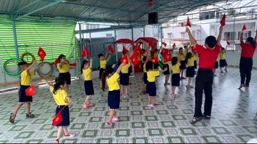 Trường mầm non 1, quận bình thạnh thực hiện thể dục đồng diễn