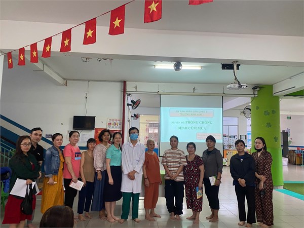 Ngày 19/2/2025 Trường Mầm Non 1 thực hiện buổi tuyên truyền Phòng bệnh Cúm mùa cho trẻ.
Báo cáo viên Bác sĩ Nguyễn Tiến Dũng công tác tại Trung tâm y tế Quận 3