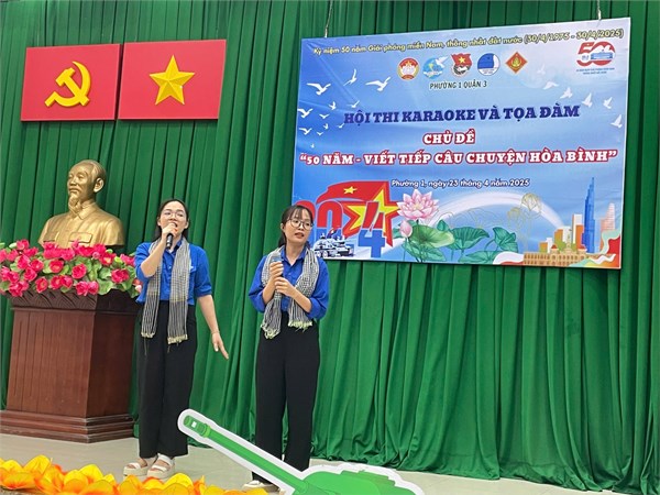 Đoàn viên tham gia hội thi Karaoke và tọa đàm chủ đề  50 năm - Viết tiếp câu chuyện hòa bình 