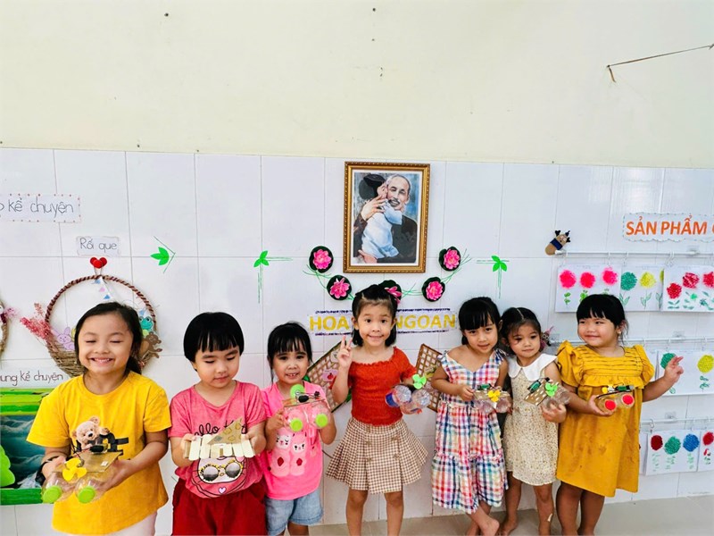 Sản phẩm của bé: Làm thuyền máy