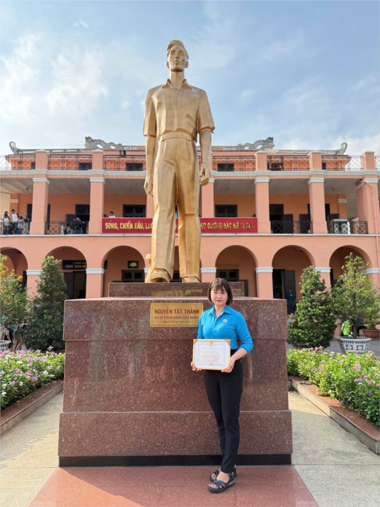 Tuyên dương gương nữ đoàn viên công đoàn tiêu biểu trong phong trào thi đua  Giỏi việc nước, đảm việc nhà  cấp quận năm 2025
