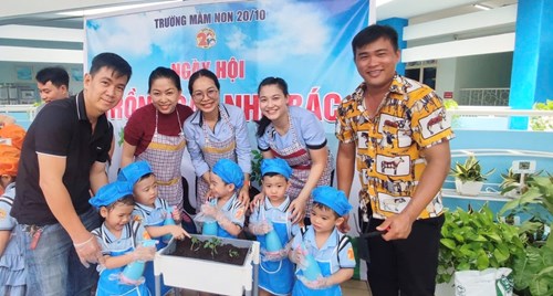 Ngày hội  Trồng cây nhớ Bác  của phụ huynh và học sinh lớp Mầm 1