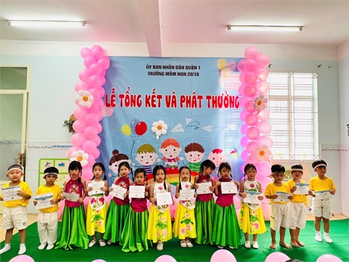 Lễ tổng kết và phát thưởng cuối năm của các bé lớp Chồi 3