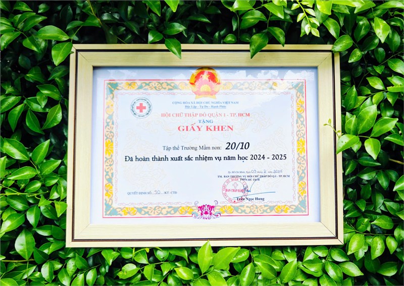 Hội chữ thập đỏ trường mầm non 20/10 nhận giấy khen  tập thể hoàn thành xuất sắc nhiệm vụ năm học 2024-2025 .