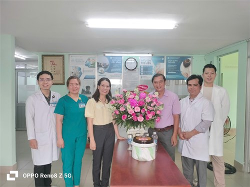 Nhân kỷ niệm 70 năm Ngày Thầy thuốc Việt Nam (27/02/1955- 27/02/2025), Trường Mầm non 24B thăm, tặng quà cho đội ngũ y, bác sĩ, nhân viên y tế của Trạm Y tế  Phường 14 và Nhân viên y tế của trường.