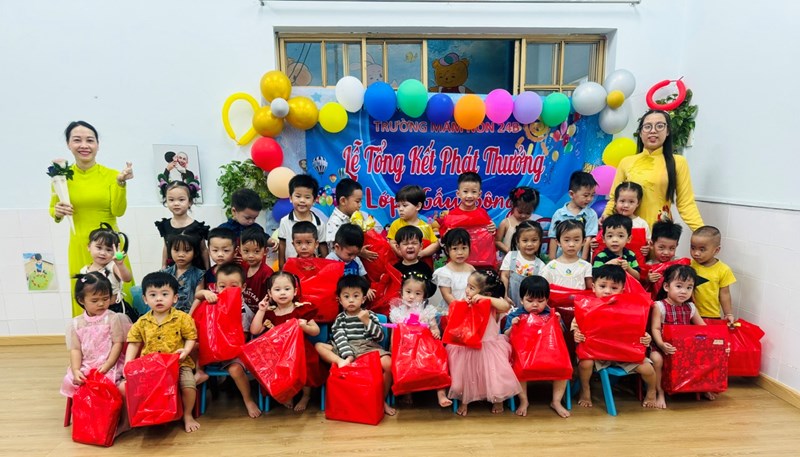 <a href="/thu-vien-cua-be/le-tong-ket-va-phat-thuong-nhom-gau-bong-25-36-thang-nam-hoc-2024-2025/ctfull/28456/763206">Lễ tổng kết và phát thưởng nhóm Gấu bông (25-36<span class=bacham>...</span></a>