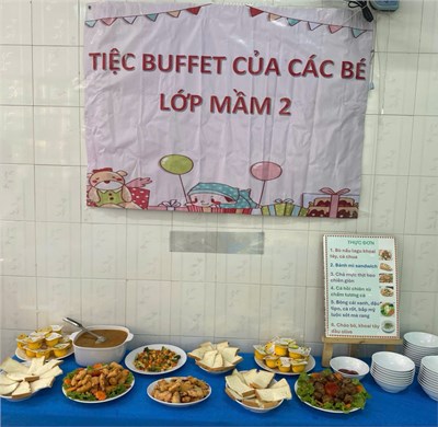tiệc buffet tổng kết năm học của các bé lớp Mầm 2
