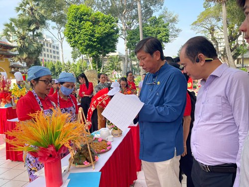 Hội thi Làm Bánh mứt tết do Hội chữ thập đỏ quận Bình Thạnh tổ chức.