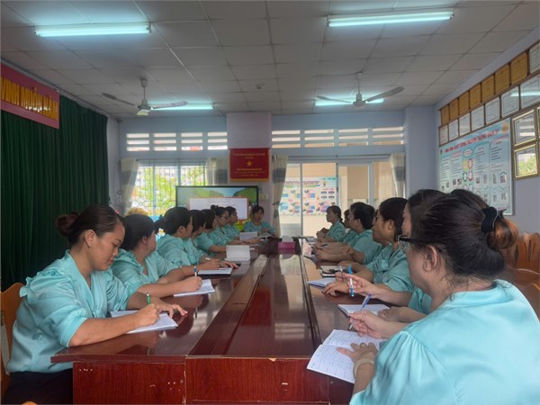 Bgh nhà trường phổ biến công tác gdpl đến tập thể sư phạm