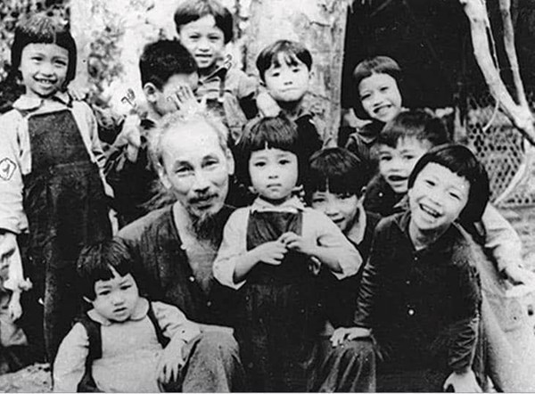 19/5/2025- kỷ niệm 135 năm Ngày sinh Chủ tịch Hồ Chí Minh - lãnh tụ thiên tài, người thầy vĩ đại của cách mạng Việt Nam, Anh hùng giải phóng dân tộc, Danh nhân văn hóa thế giới.
Người đã hiến dâng cả cuộc đời mình cho độc lập của Tổ quốc và tự do, hạnh phúc của nhân dân.
Đời đời nhớ ơn Bác Hồ vĩ đại.