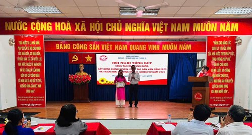 Chi bộ Trường Mầm non 26 nhận giấy khen của Đảng ủy Phường, Quận ủy Bình Thạnh về hoàn thành xuất sắc nhiệm vụ tiêu biểu năm 2024