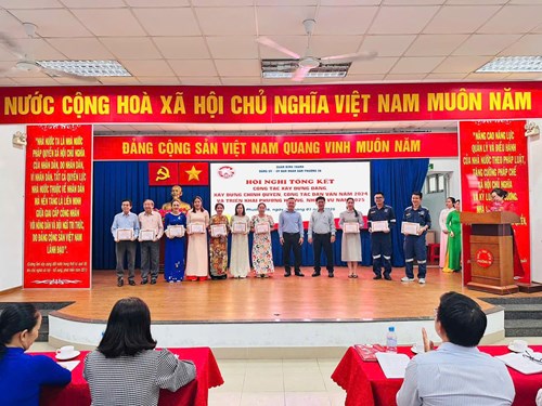 Chi bộ Trường Mầm non 26 nhận giấy khen của Đảng ủy Phường, Quận ủy Bình Thạnh về hoàn thành xuất sắc nhiệm vụ tiêu biểu năm 2024