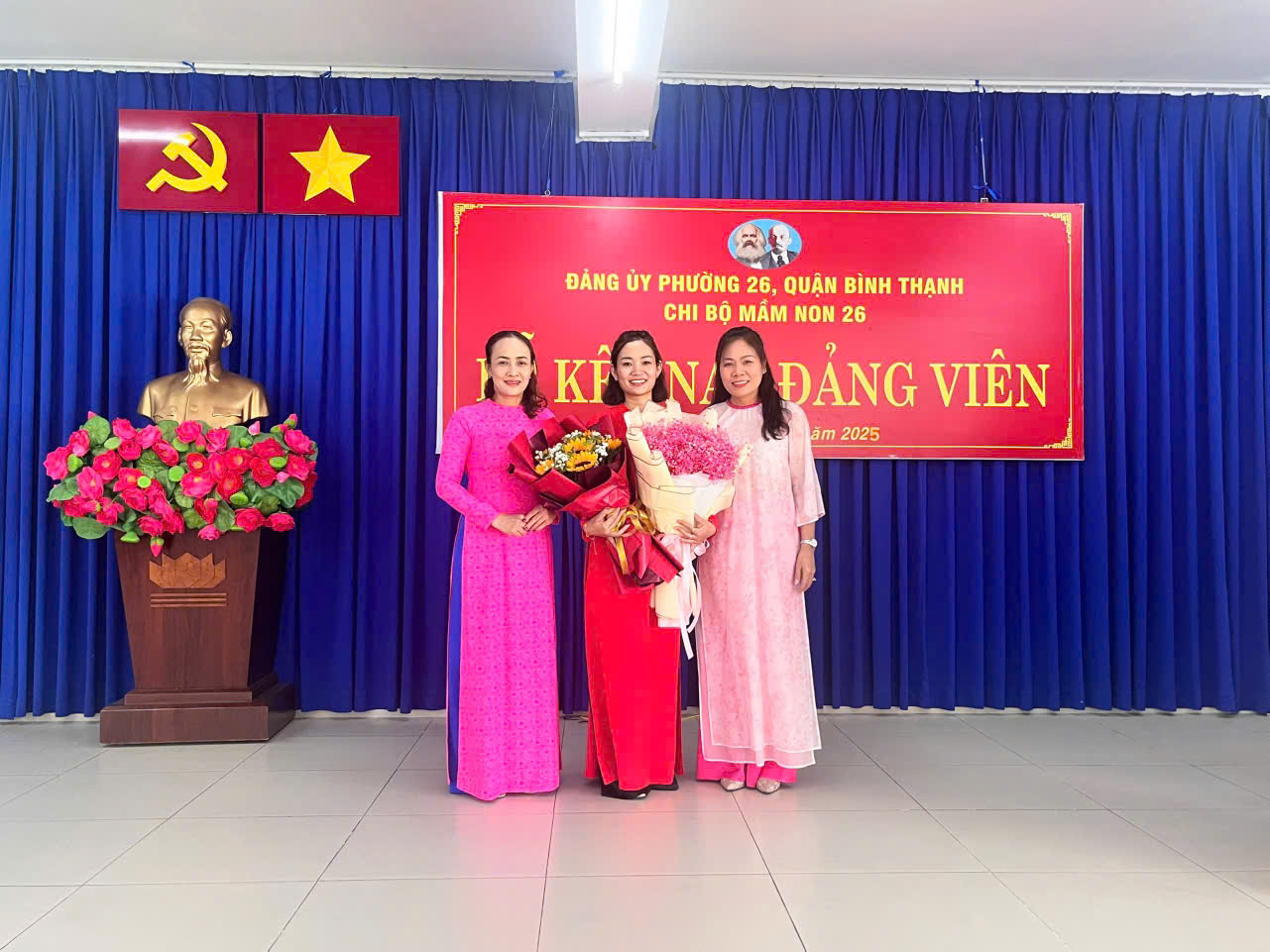 Chi Bộ Tổ Chức Lễ Kết Nạp Đảng Viên