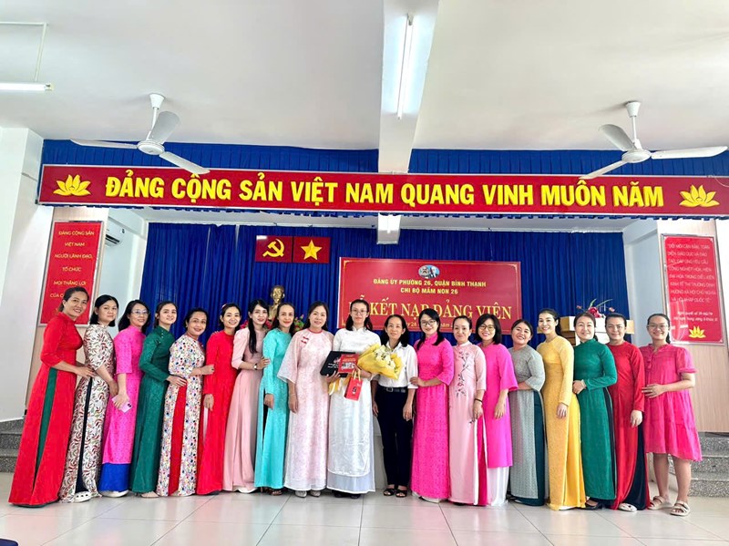 <a href="/tin-tuc-su-kien/ngay-2842025-chi-bo-mam-non-26-to-chuc-le-ket-nap-dang-vien-moi-nguyen-thi-cam/ctfull/28470/752771">Ngày 28/4/2025, Chi bộ Mầm non 26 tổ chức Lễ<span class=bacham>...</span></a>