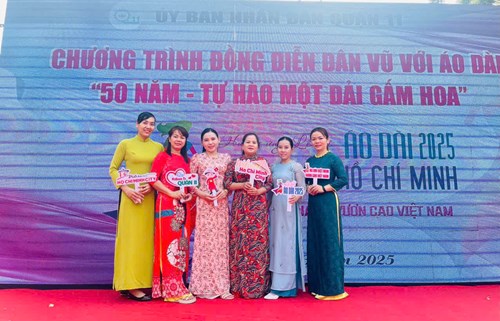 Ngày hội đồng diễn dân vũ áo dài