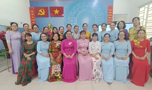 Họp mặt ngày Quốc tế Phụ nữ 8/3