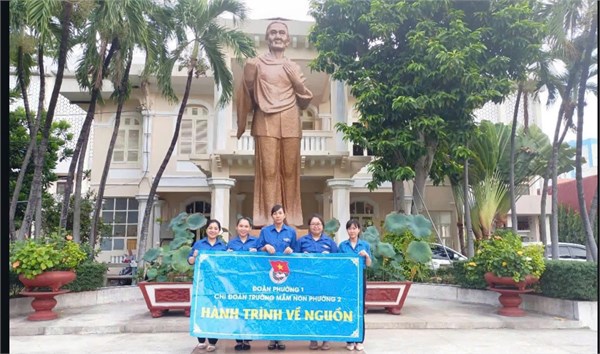 Hành trình sinh hoạt về nguồn