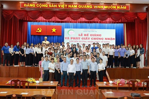 Tham dự bế giảng lớp Cảm tình Đảng