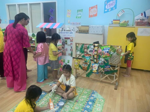 Hoạt động vui chơi trong lớp