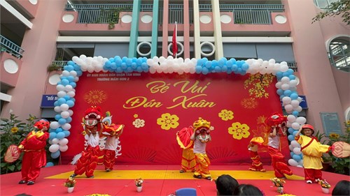 Tiết mục múa Lân của đội tuyển Võ thuật trường Mầm non 2 chào Xuân Ất Tỵ