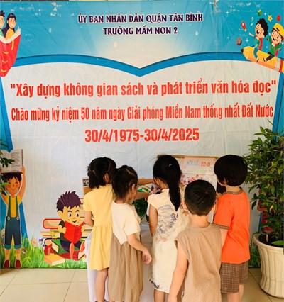 Lớp Chồi 2 tham gia  Xây dựng không gian sách và phát triển văn hóa đọc  chào mừng kỷ niệm 50 năm ngày giải phóng miền Nam thống nhất đất nước. 