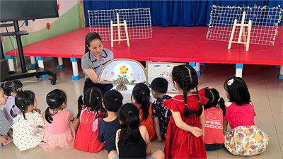 Xây dựng môi trường hạnh phúc, lấy trẻ làm trung tâm, Tiết dạy tạo hình:  Vẽ tranh theo bóng  của các bé lớp chồi 1