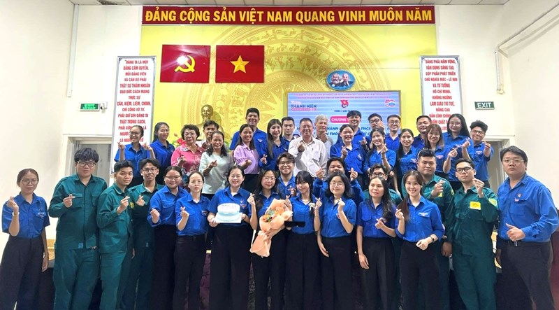 Chi Đoàn trường Mầm non 2 nhận tuyên dương   Chi Đoàn tiêu biểu năm 2025 , Đoàn viên Lê Thị Cẩm Giang nhận tuyên dương  Cán bộ Đoàn tiêu biểu năm 2025 