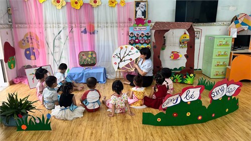 Tiết dạy  tạo hình . Đề tài: cùng bé sáng tạo của cô Thanh Hà lớp Cơm thường 2