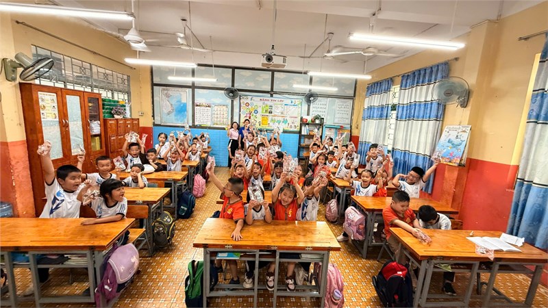 Sáng ngày 20/5/2025, Trường Mầm non 2 tổ chức cho các bé Khối Lá tham quan trường Tiểu học Nguyễn Thanh Tuyền.