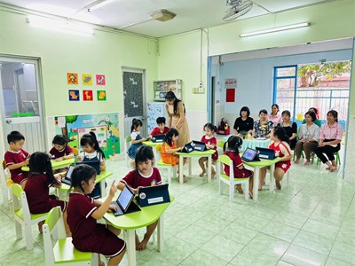 Chuyên đề   Ứng dụng công nghệ thông tin trong hoạt động làm quen chữ viết  của lớp Lá 1