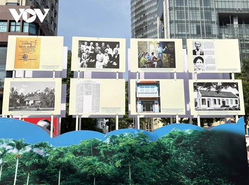 Trưng bày 100 hình ảnh về cuộc đời và sự nghiệp của chủ tịch hồ chí minh