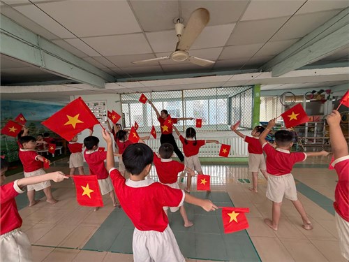 Hoạt động thể dục sáng: Chào mừng  Ngày giải phóng miền Nam thống nhất đất Nước (30/4/1975-30/4/2025)